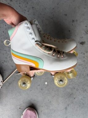White Retro Quad Roller Skates with Pastel Stripe Accent altard state